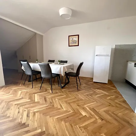 Ana Apartment *